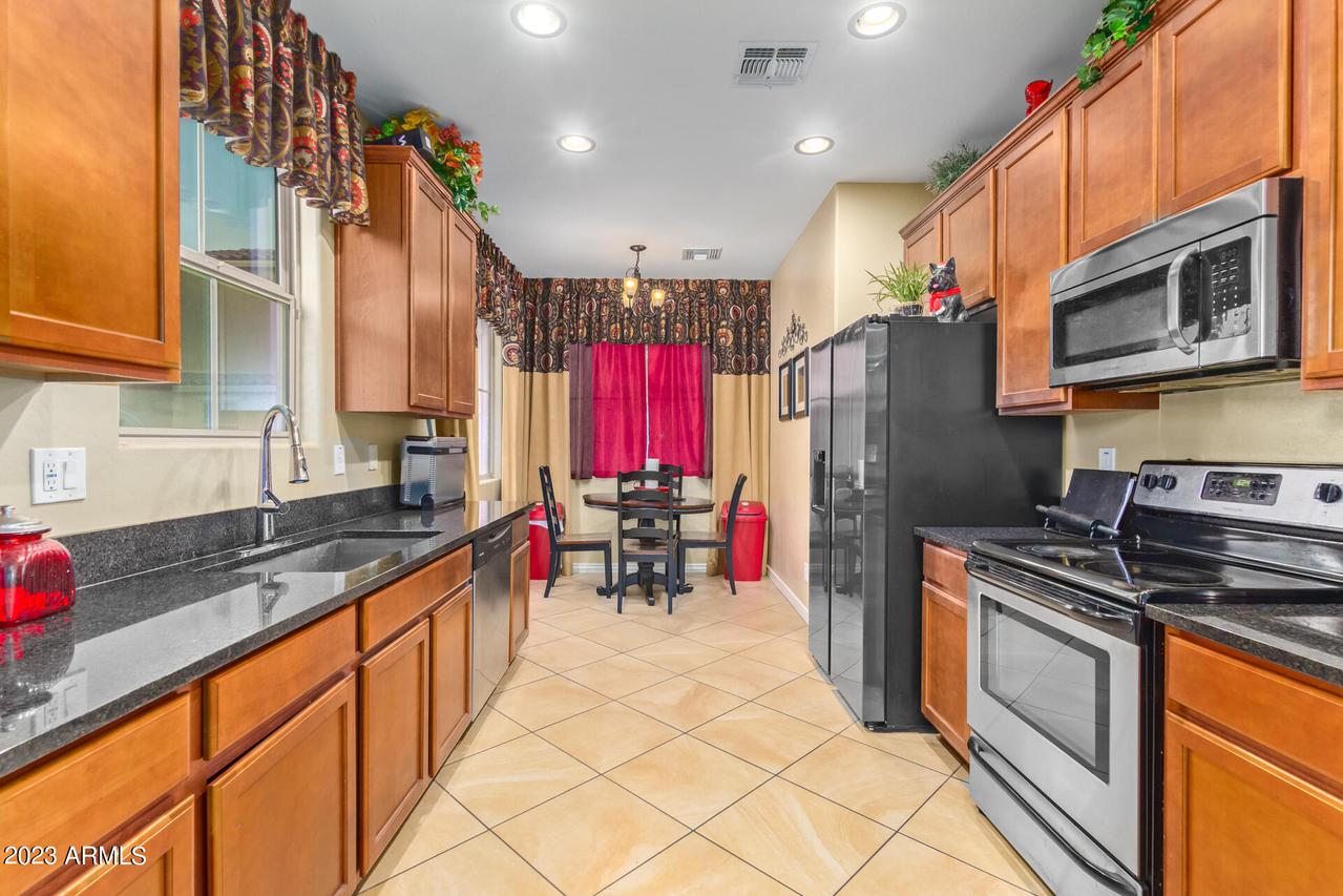 1939 N 77th Dr., Phoenix, AZ 85035