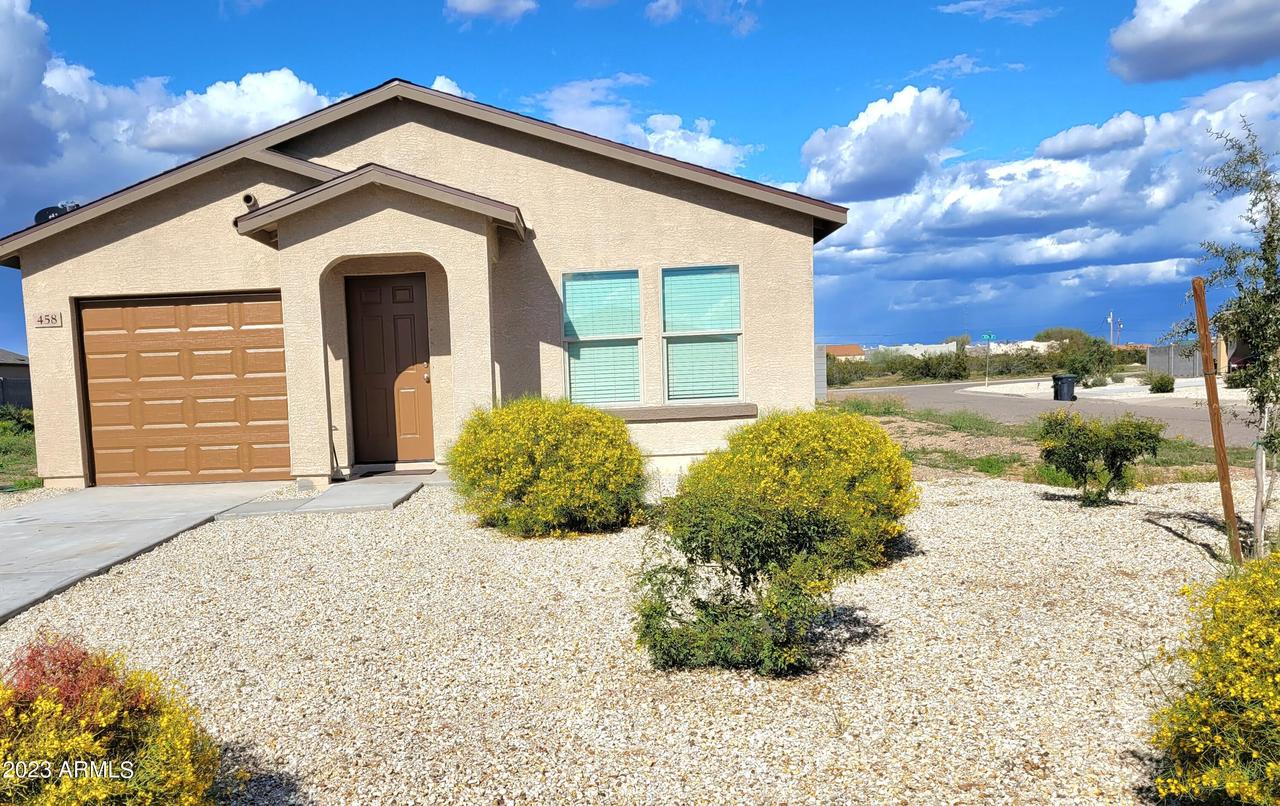 458 Cahan Dr., Morristown, AZ 85342
