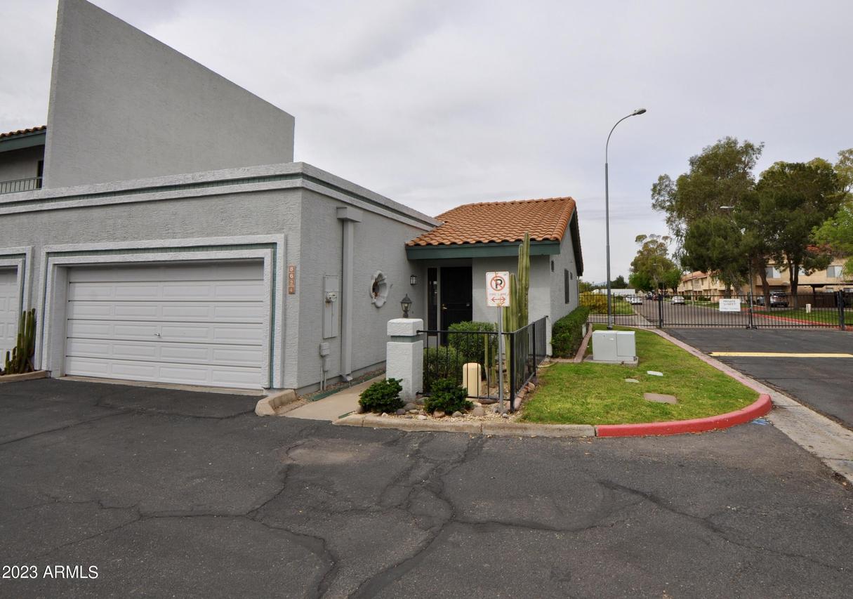 8624 N Shadow Ln., Peoria, AZ 85345