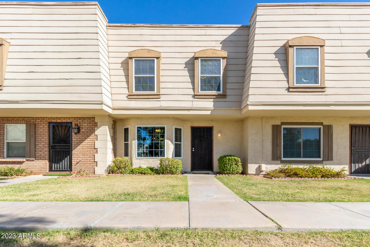 929 E Lodge Dr., Tempe, AZ 85283