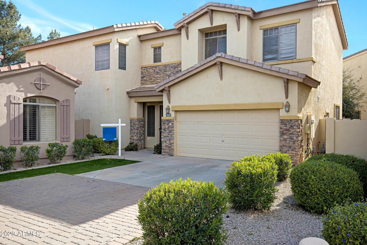 2033 W Olive Way, Chandler, AZ 85248