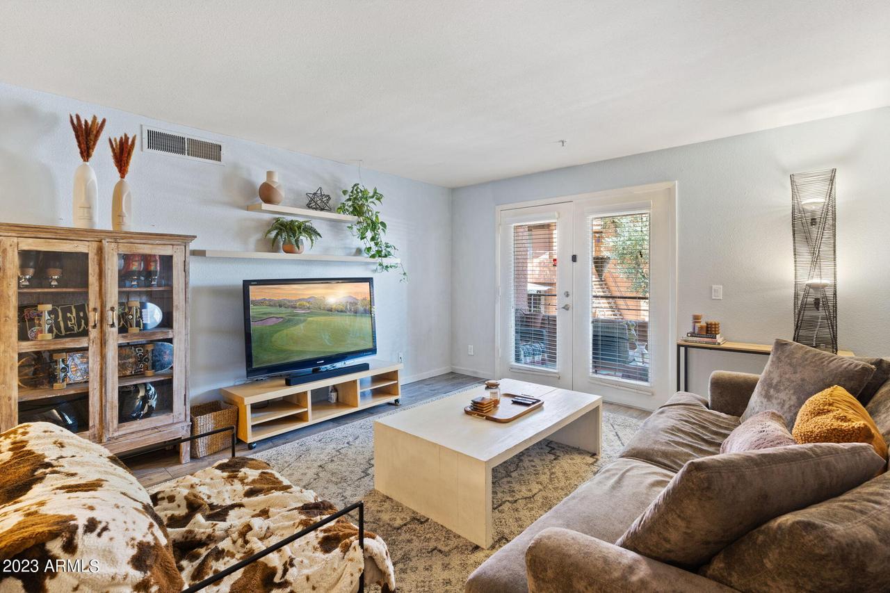 4704 E Paradise Village Pkwy. #222, Phoenix, AZ 85032