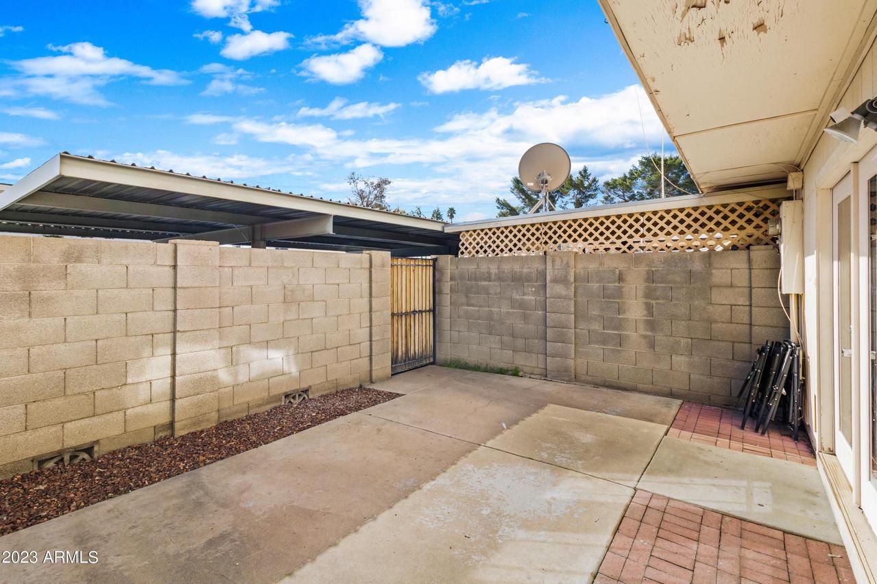 5742 N 44th Ave., Glendale, AZ 85301