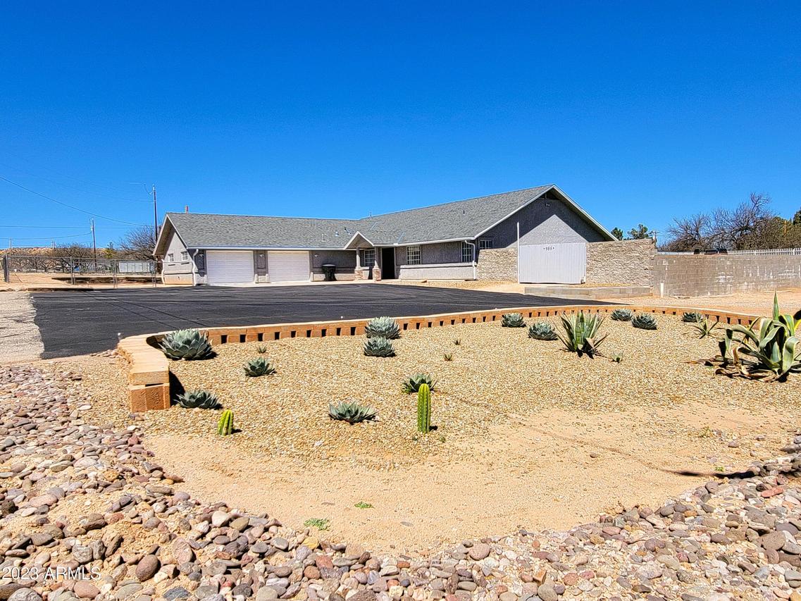 986 W Coffee Dr., Benson, AZ 85602