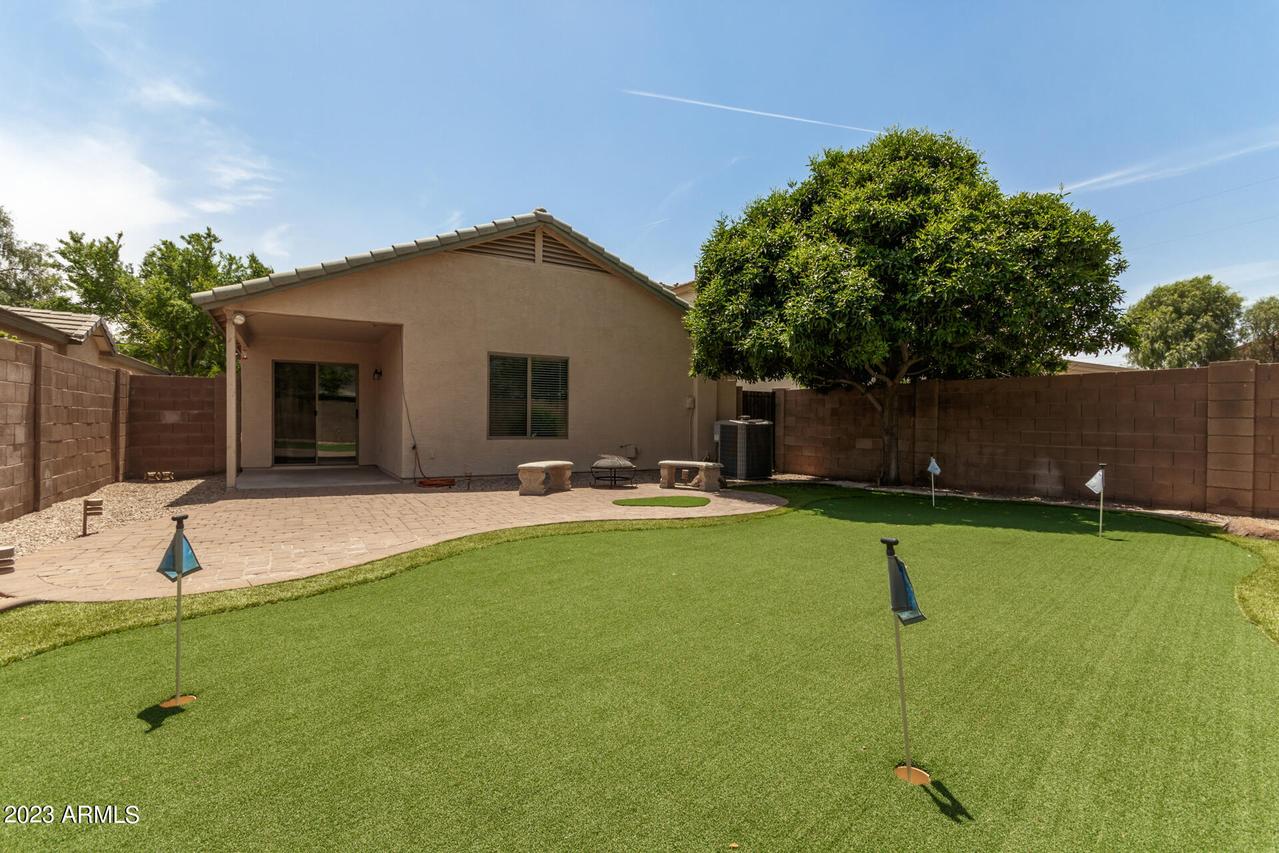 362 E Leslie Ave., San Tan Valley, AZ 85140