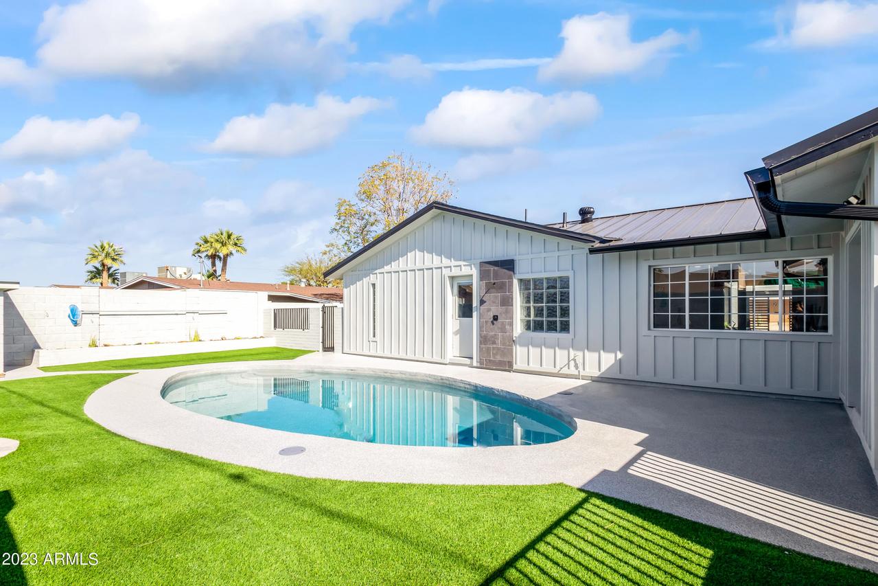 9854 N 29th St., Phoenix, AZ 85028