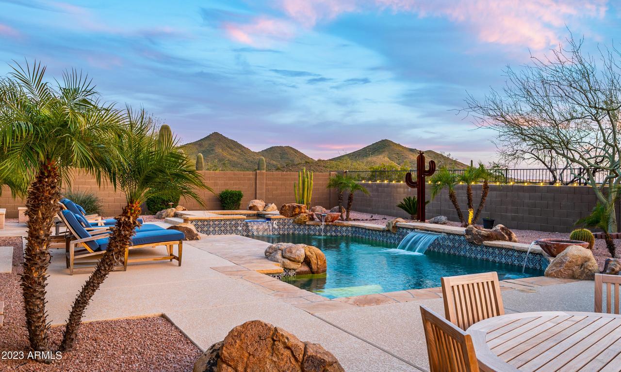 1713 W Calle Marita, Phoenix, AZ 85085