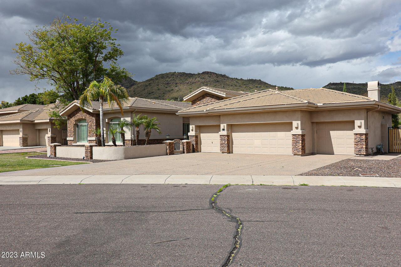 25817 N Lawler Loop, Phoenix, AZ 85083