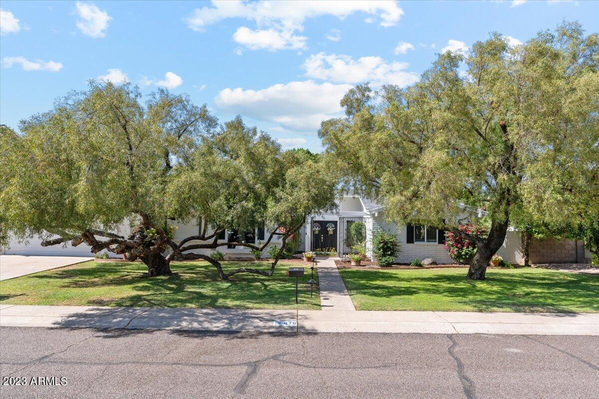 818 E Harmont Dr., Phoenix, AZ 85020