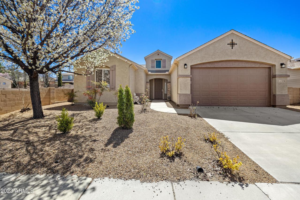 1038 N Cloud Cliff Pass, Prescott Valley, AZ 86314