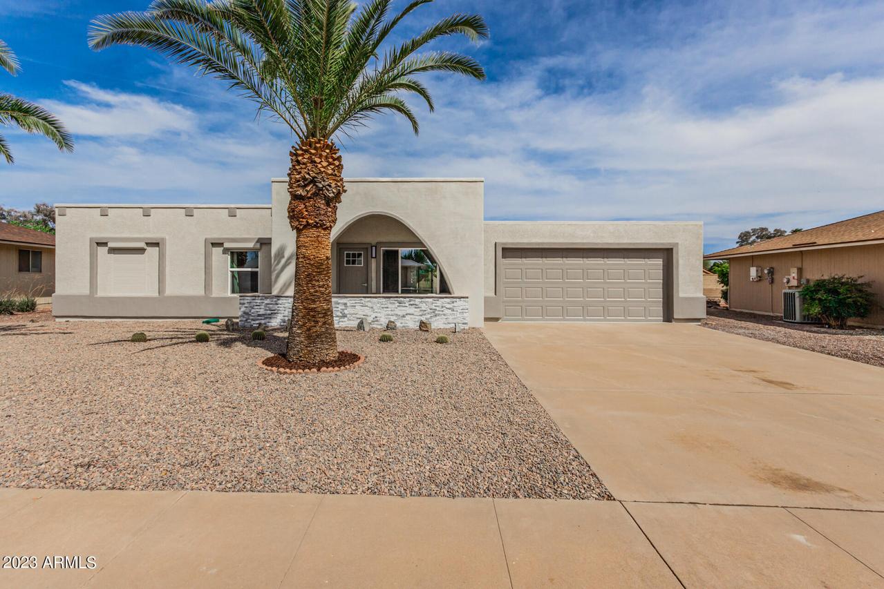 16209 N Meadow Park Dr., Sun City, AZ 85351
