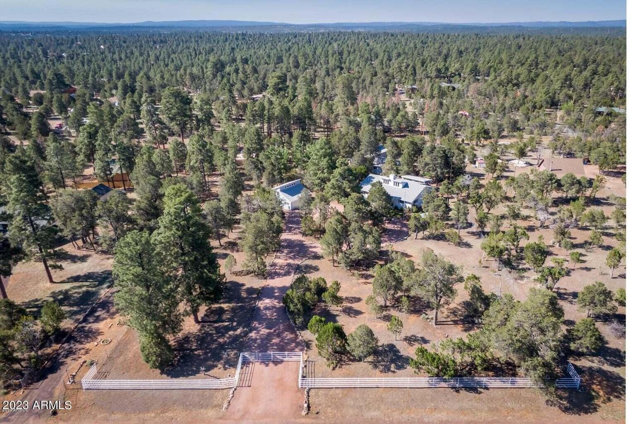 3089 Pinewood Dr., Overgaard, AZ 85933