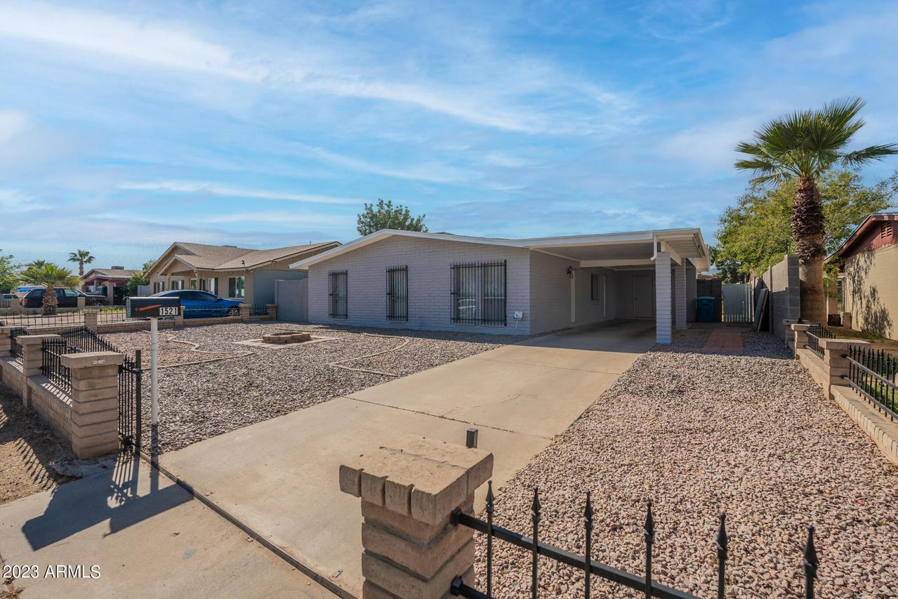 1521 W Vineyard Rd., Phoenix, AZ 85041