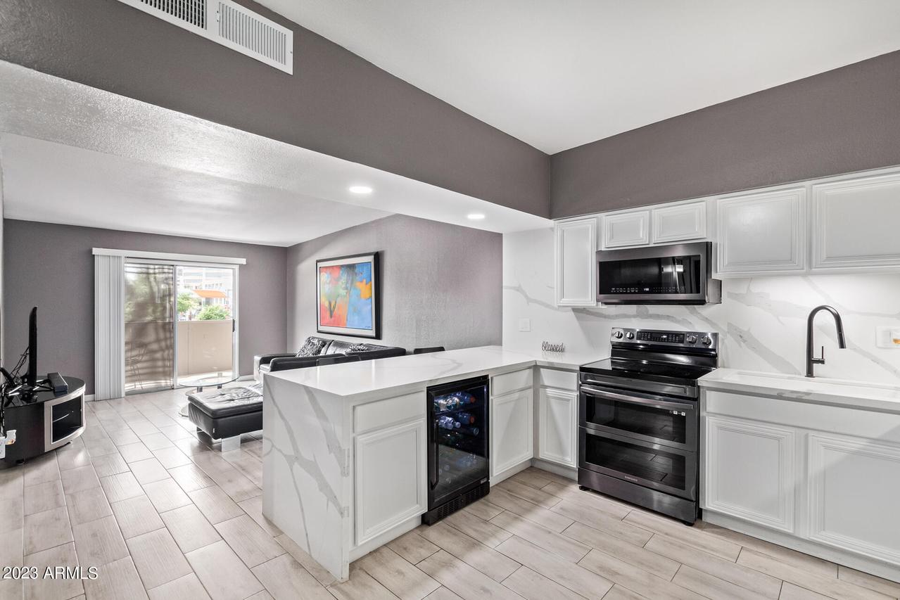 355 E Thomas Rd. #B206, Phoenix, AZ 85012
