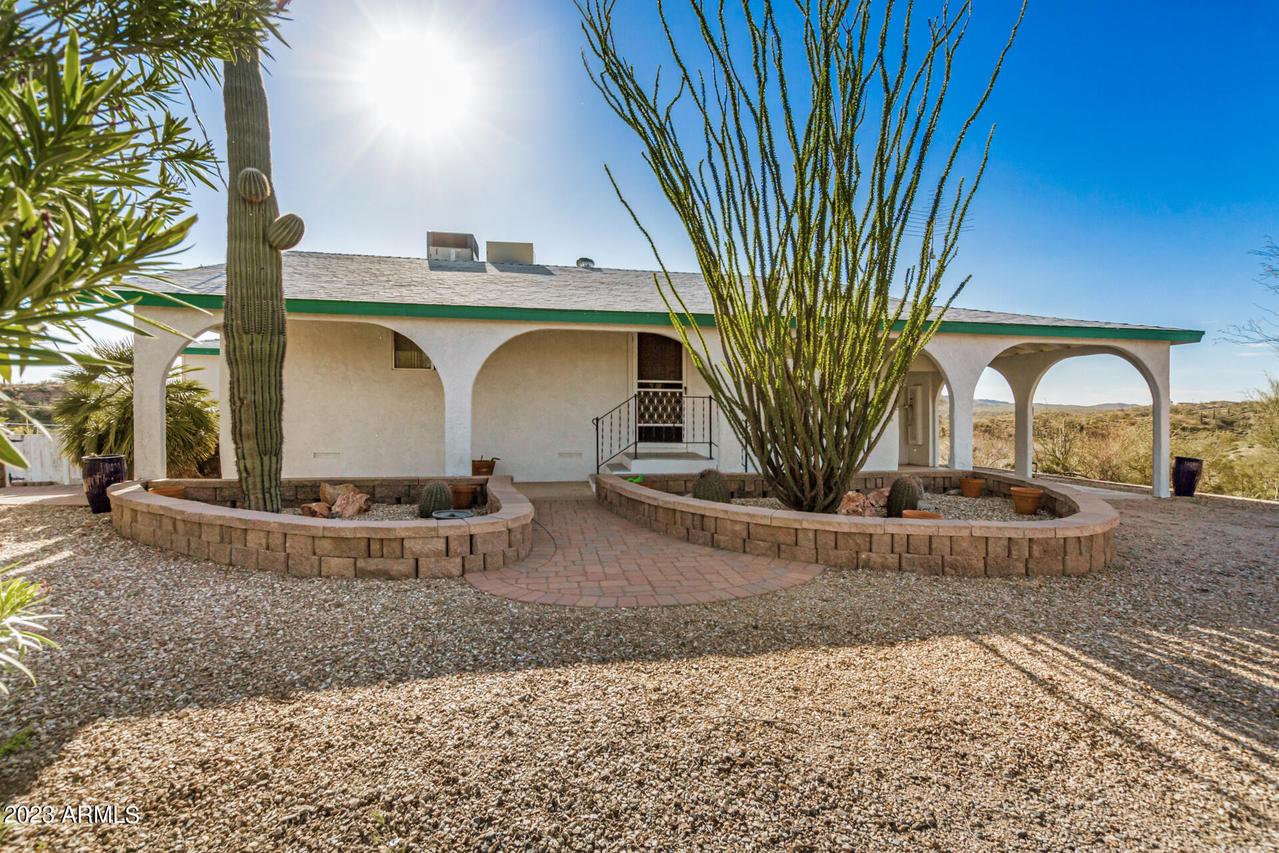 42635 N Grand Ave, Morristown, AZ 85342