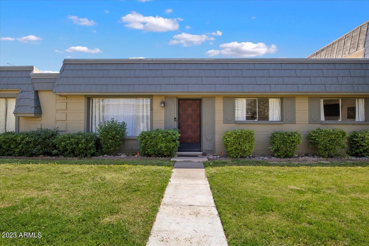 2004 W Highland Ave., Phoenix, AZ 85015