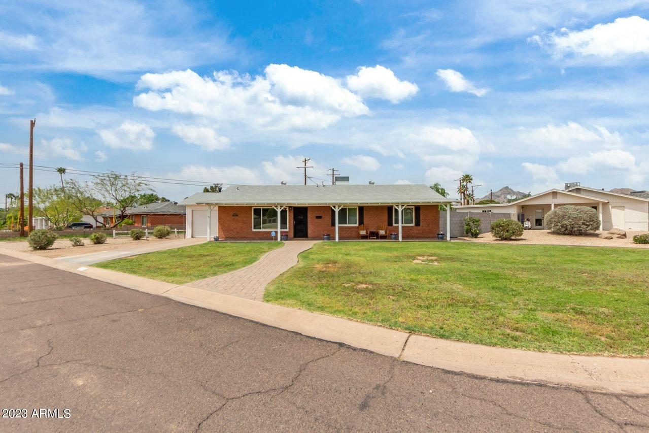 3050 E Highland Ave., Phoenix, AZ 85016