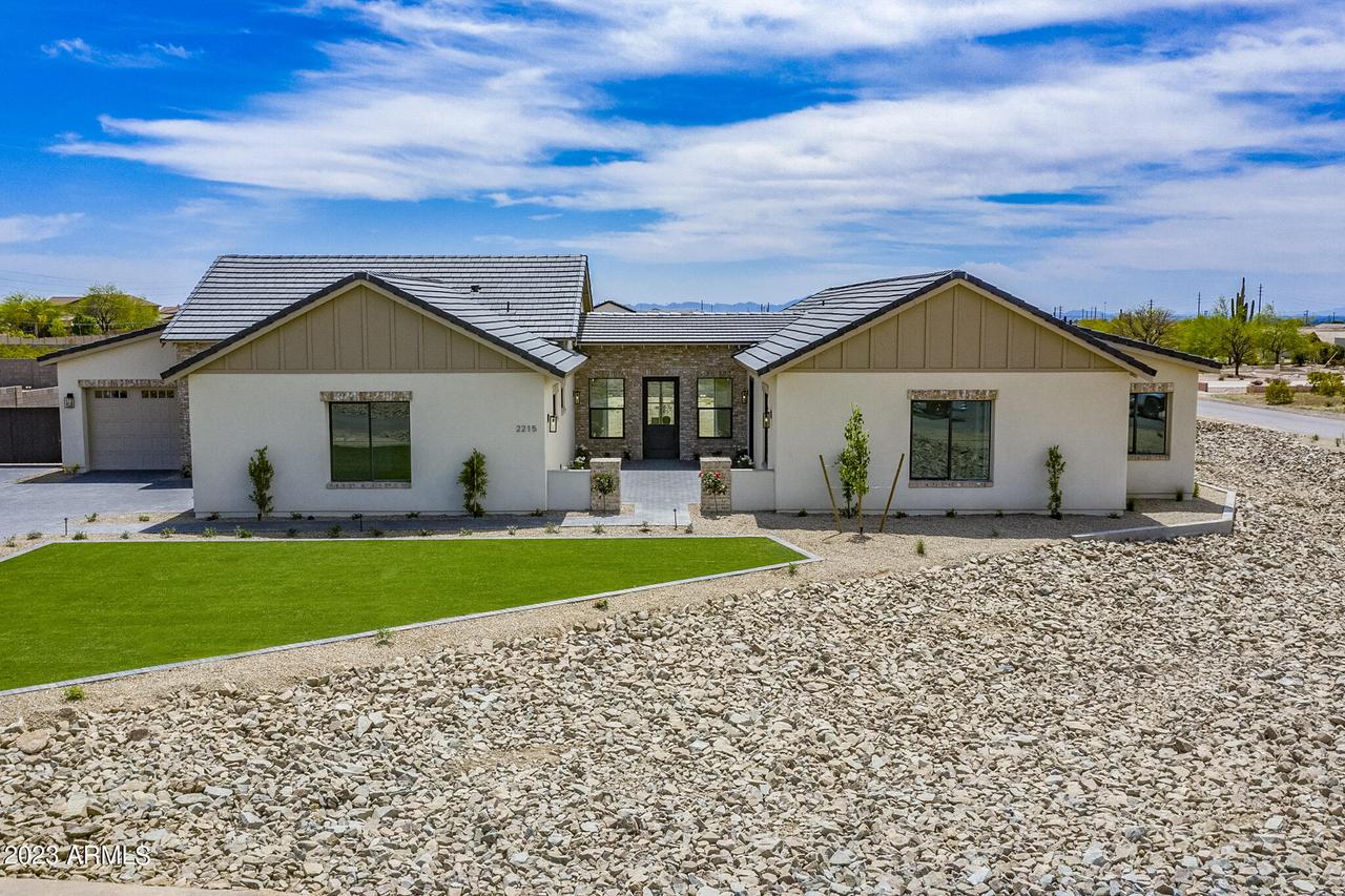 2215 N 77th Pl., Mesa, AZ 85207