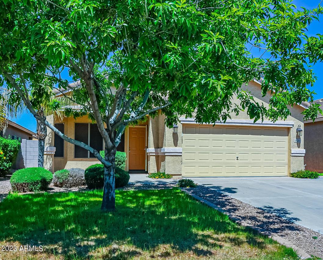 1420 W Brangus Way, San Tan Valley, AZ 85143