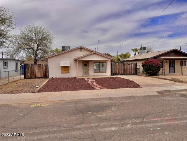 5960 W Gardenia Ave., Glendale, AZ 85301