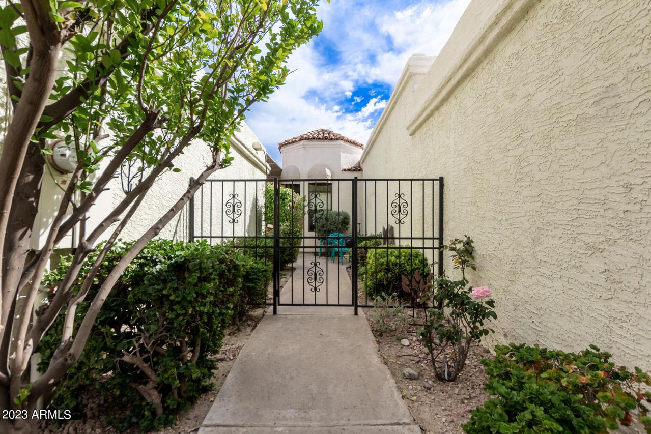 3800 E Lincoln Dr. #31, Phoenix, AZ 85018