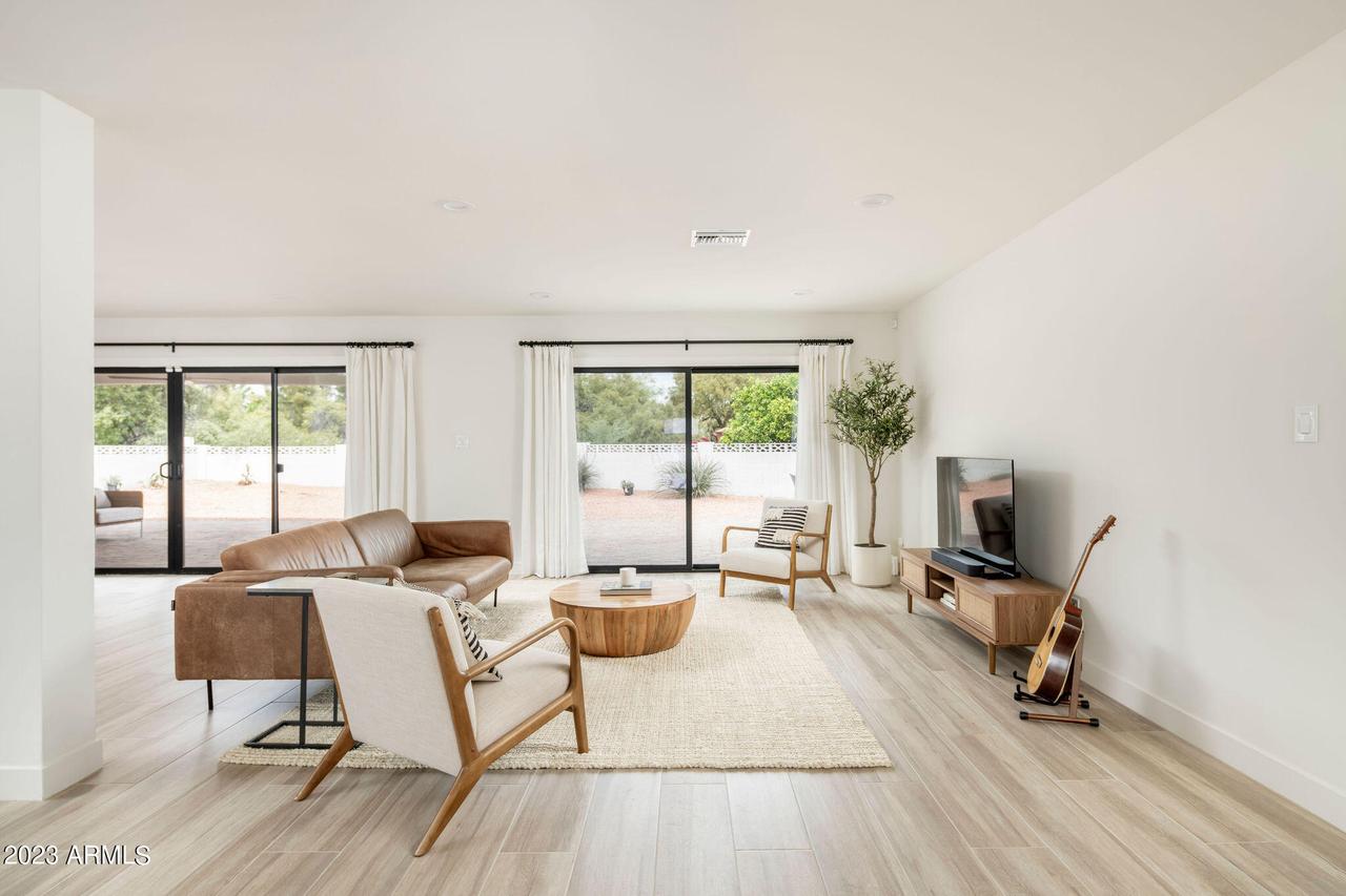 9052 N 29th St., Phoenix, AZ 85028