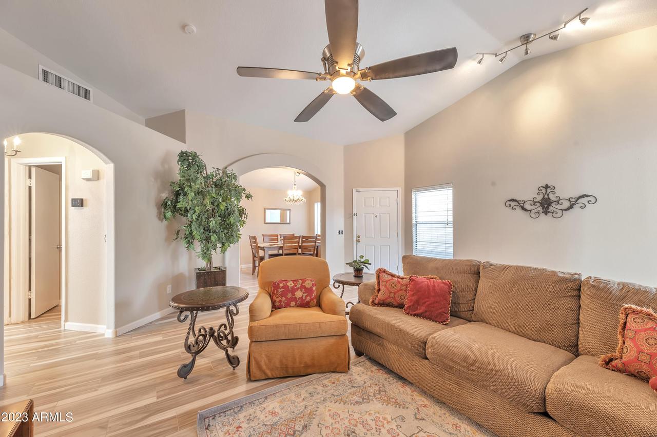 3049 E Wahalla Ln., Phoenix, AZ 85050