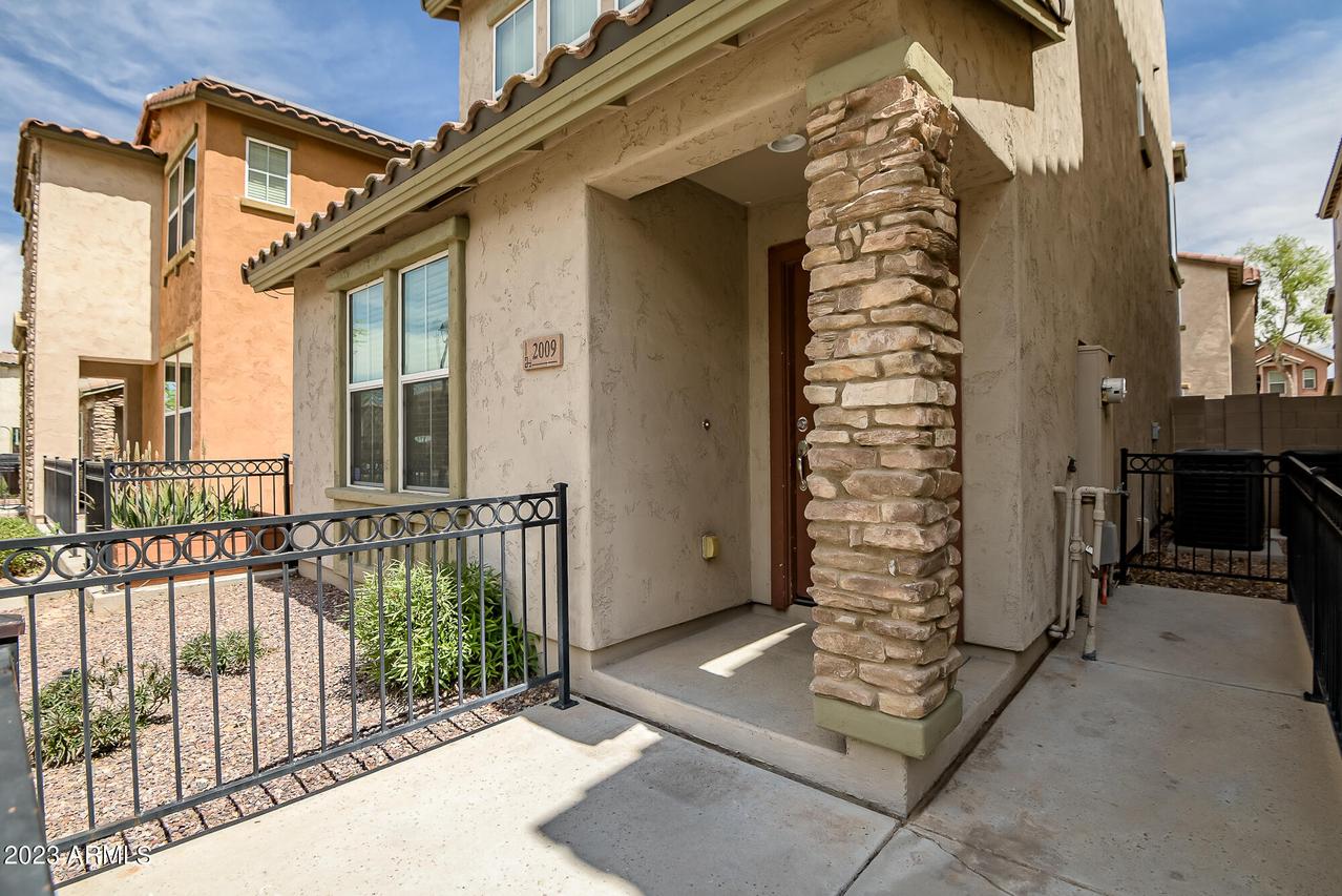 2009 N 78th Dr., Phoenix, AZ 85035