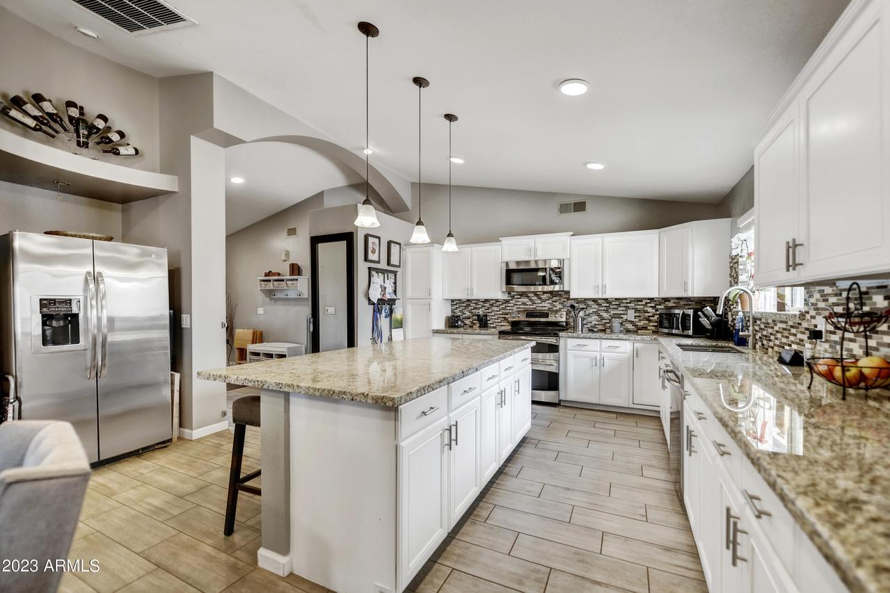 8149 W Daley Ln., Peoria, AZ 85383