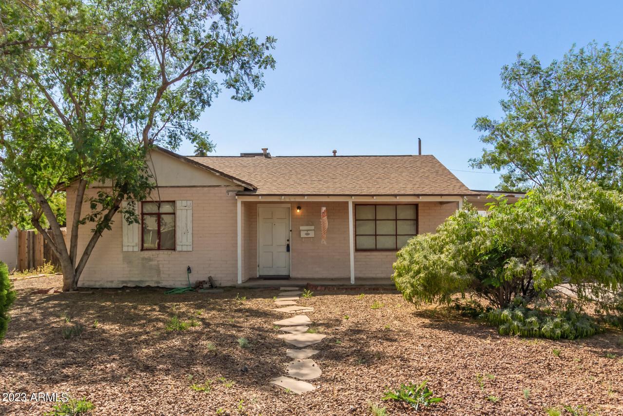 9042 N 3rd Ave., Phoenix, AZ 85021