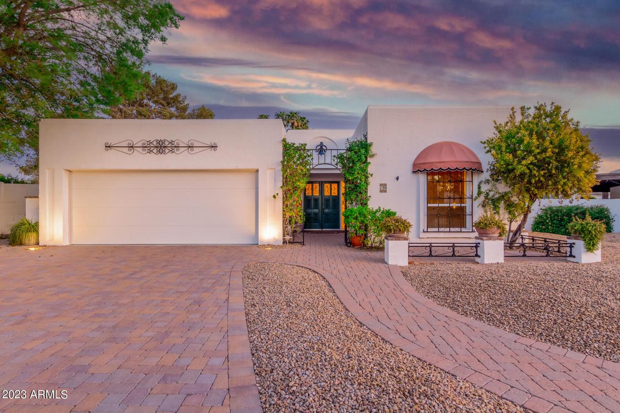 139 E Piping Rock Rd., Phoenix, AZ 85022