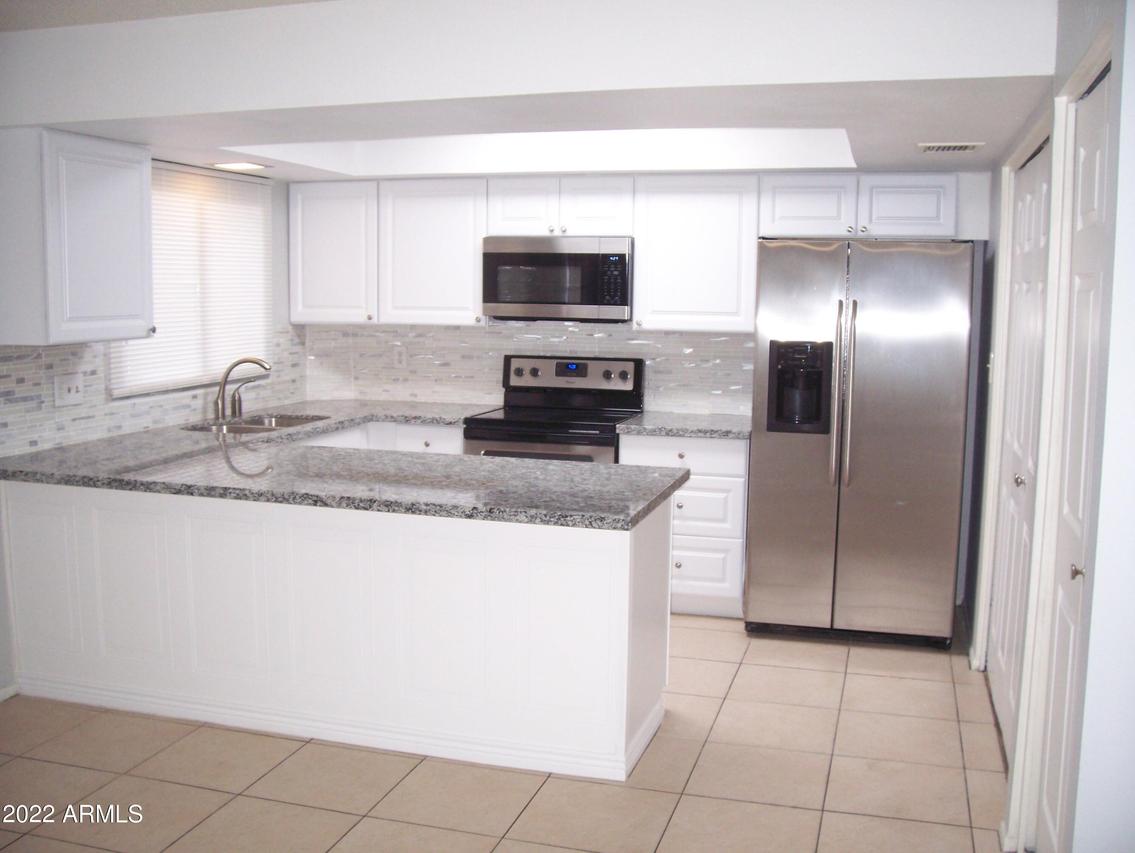 6688 N 43rd Ave., Glendale, AZ 85301