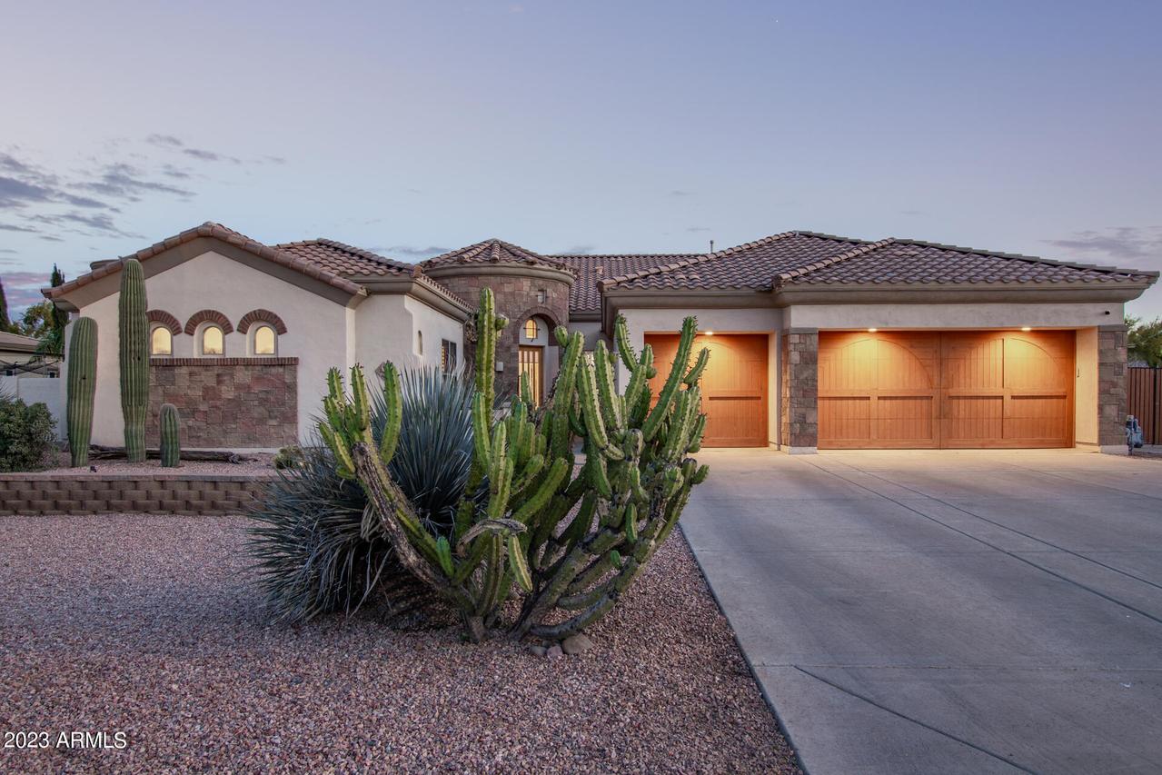815 E County Down Dr., Chandler, AZ 85249