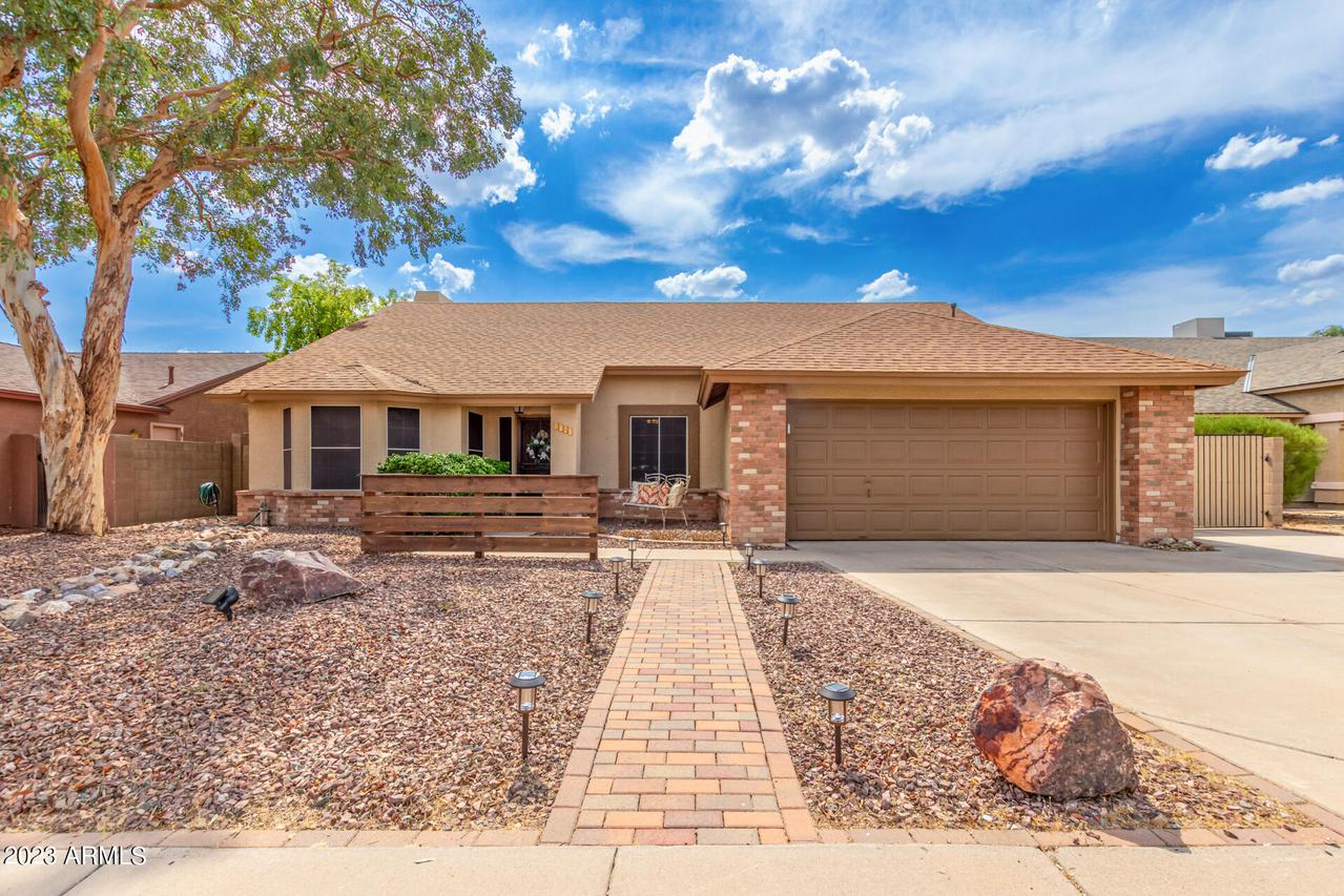 2742 N Rugby Cir., Mesa, AZ 85215