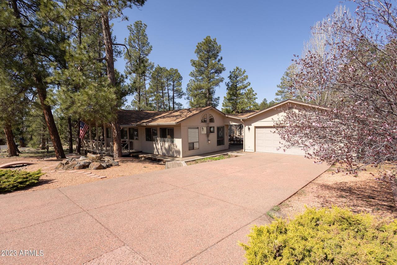 17590 Littlefield Pl., Munds Park, AZ 86017