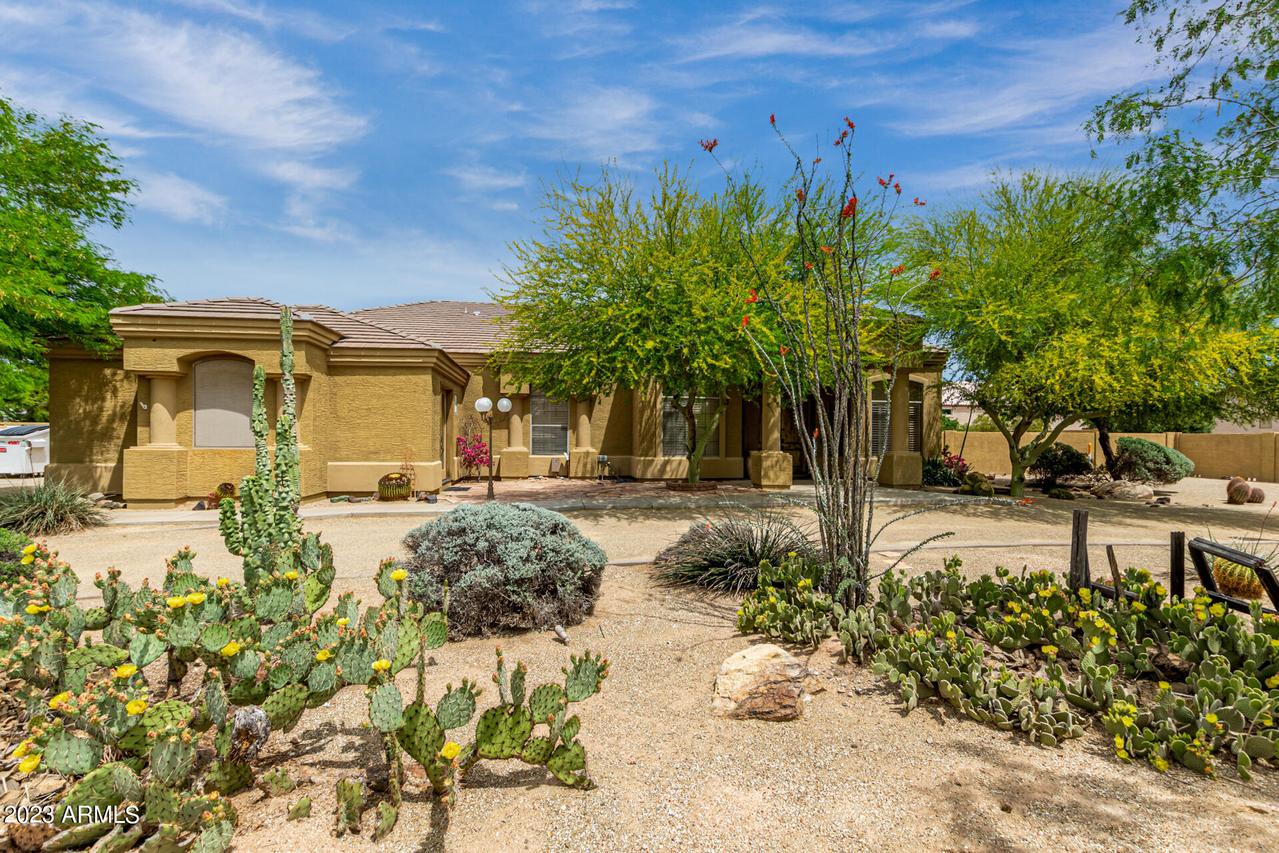 9736 W Camino De Oro, Peoria, AZ 85383