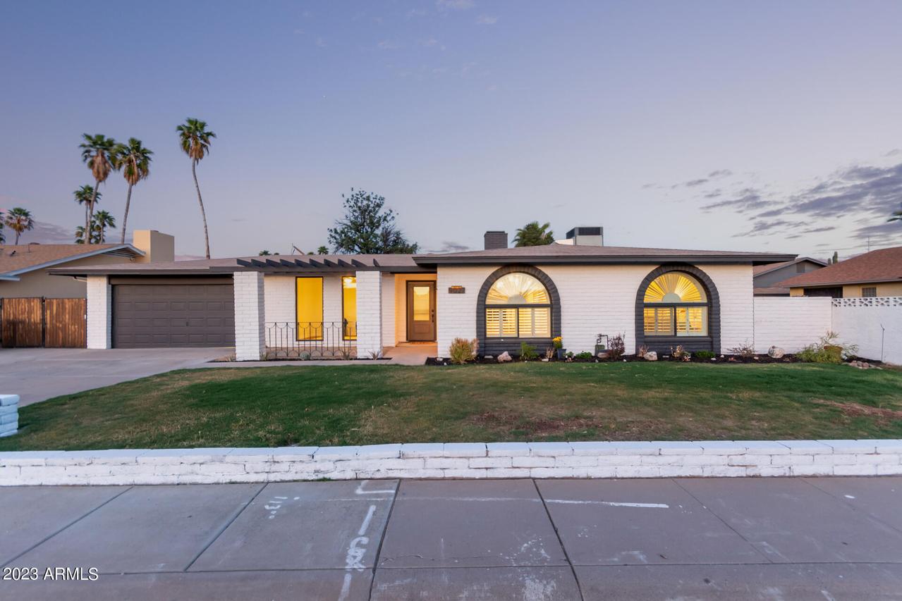 9027 N 49th Ave., Glendale, AZ 85302