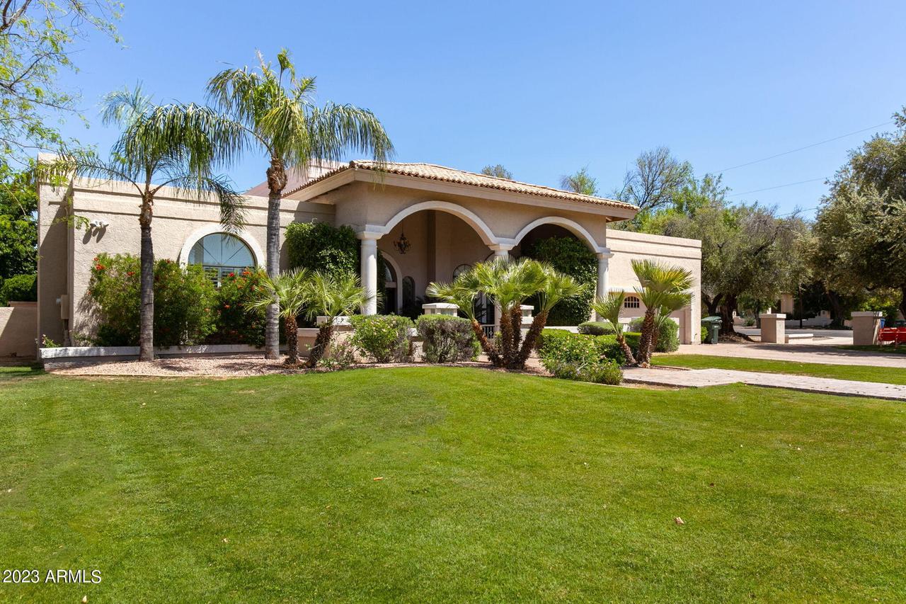 2 W Linger Ln., Phoenix, AZ 85021