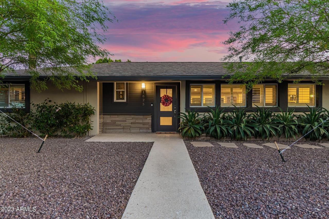 1625 E Berridge Ln., Phoenix, AZ 85016