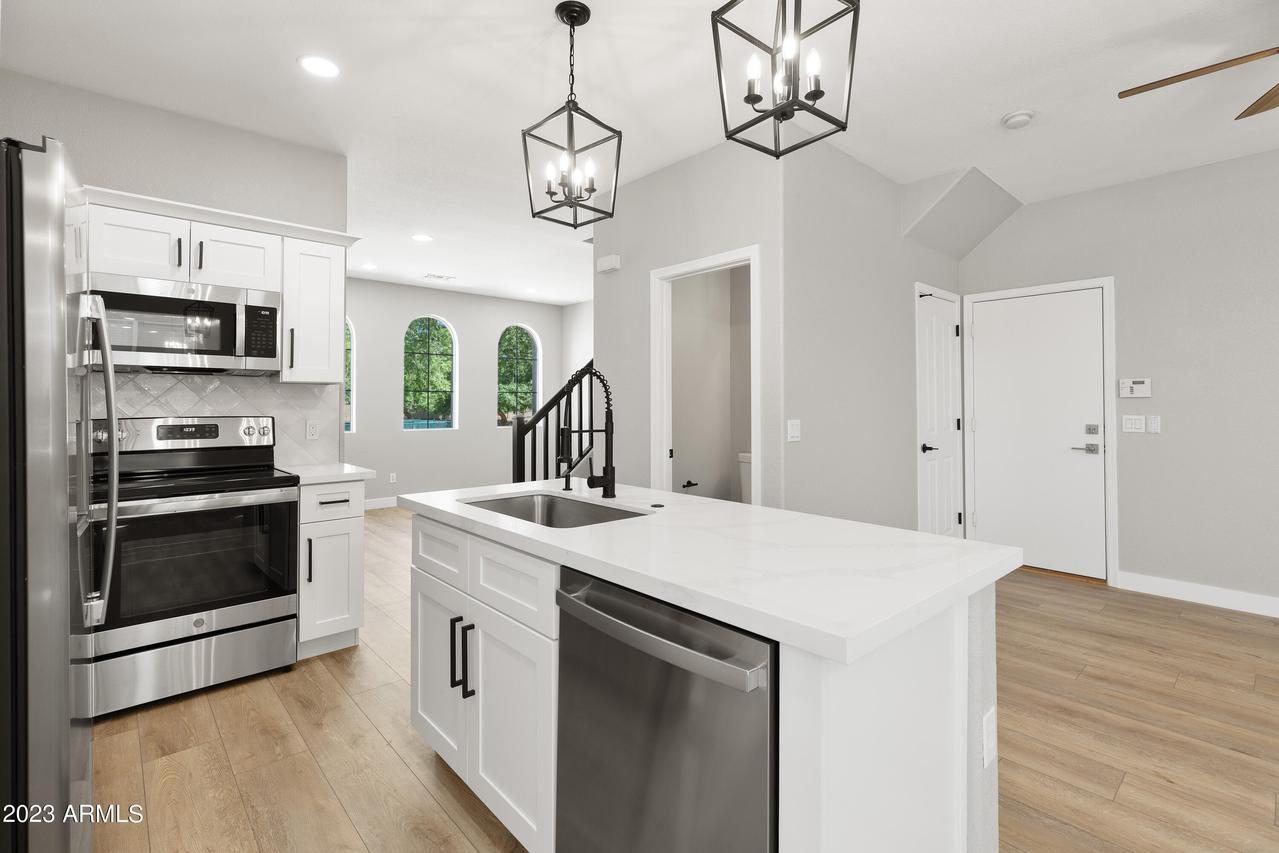 1407 E Chipman Rd., Phoenix, AZ 85040