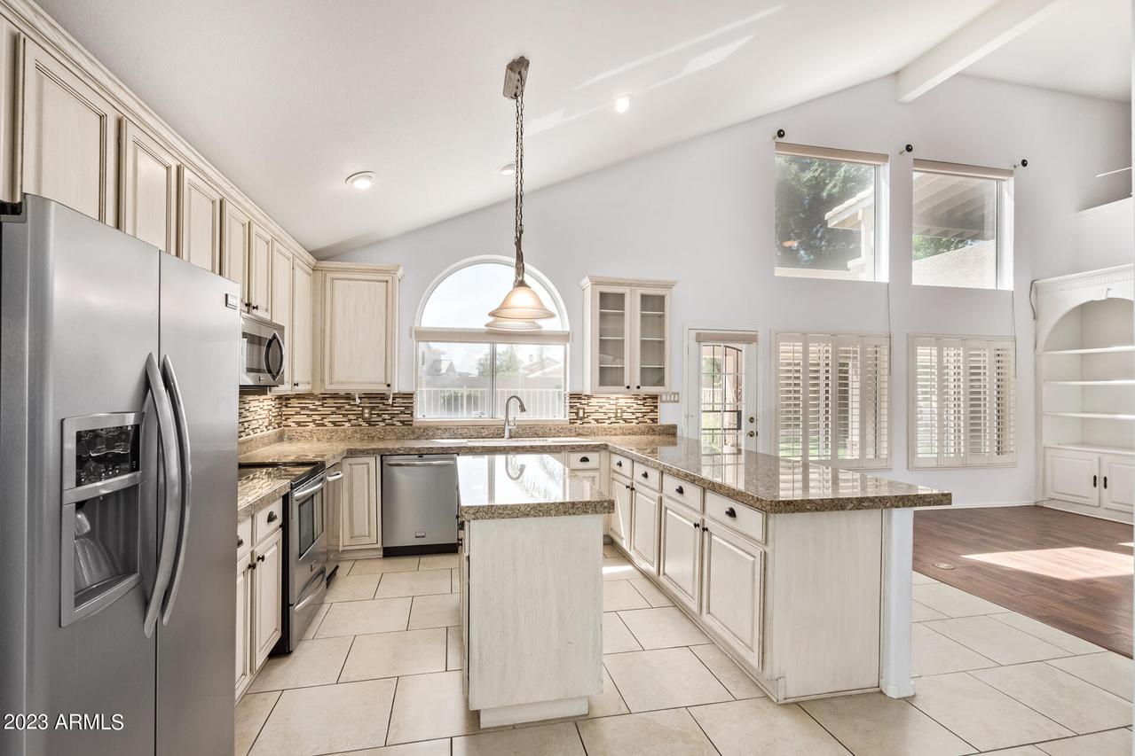 909 W Kathleen Rd., Phoenix, AZ 85023
