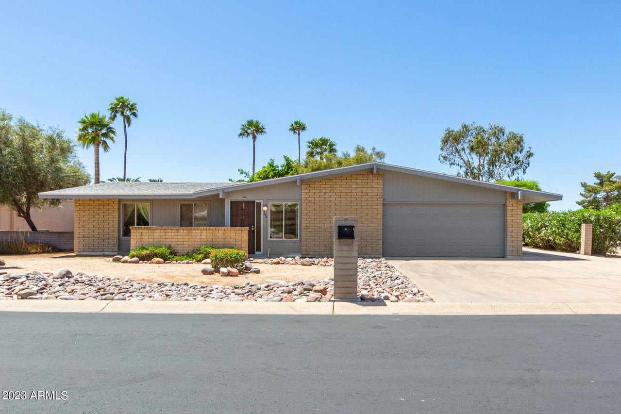 502 S Essex Ln., Mesa, AZ 85208