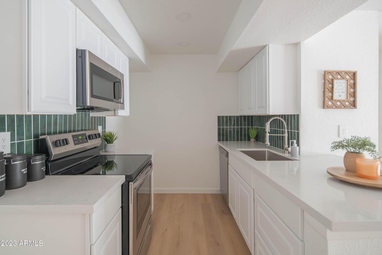 4444 E Paradise Village Pkwy. #155, Phoenix, AZ 85032