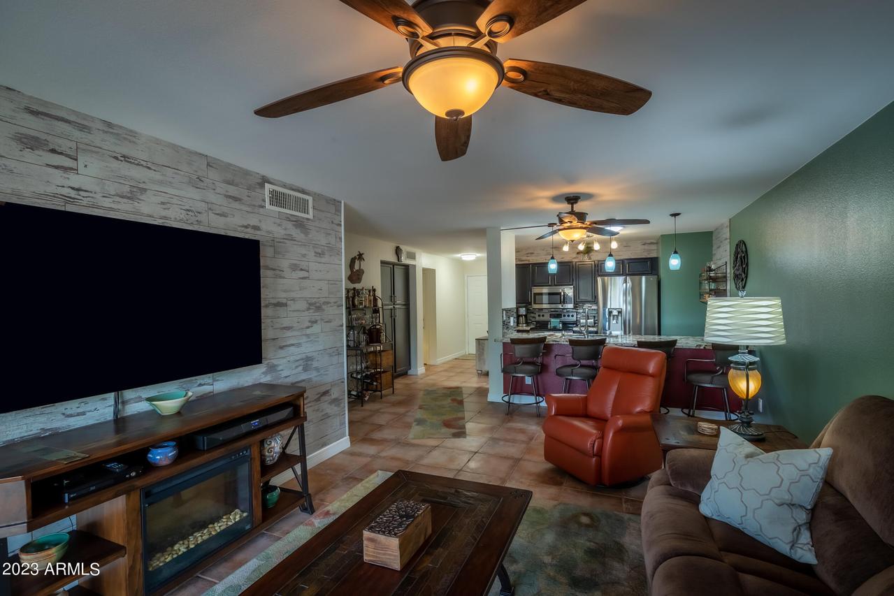 18725 N 92nd Dr., Peoria, AZ 85382