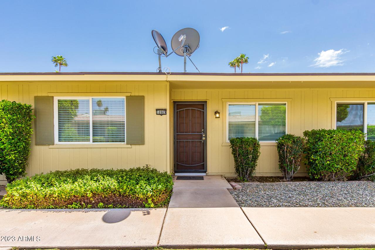 10909 W Santa Fe Dr., Sun City, AZ 85351