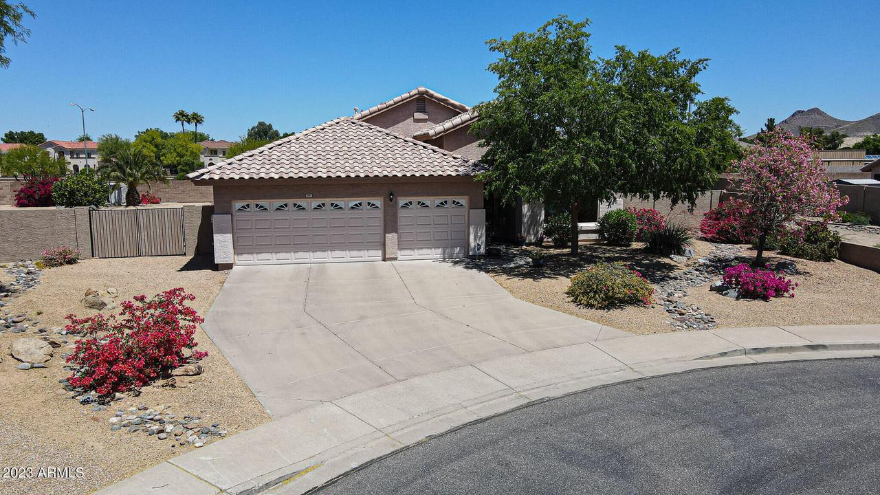 6994 W Monte Lindo, Glendale, AZ 85310