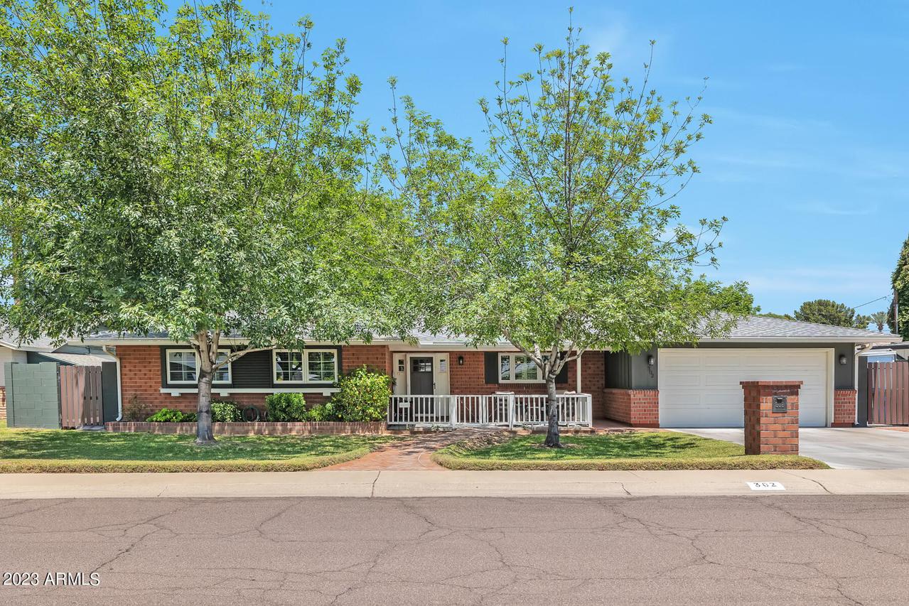 302 E Harmont Dr., Phoenix, AZ 85020