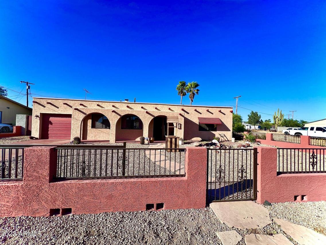257 Peretz Cir., Morristown, AZ 85342