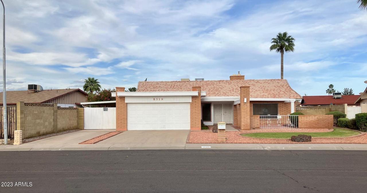 8319 N 50th Dr., Glendale, AZ 85302