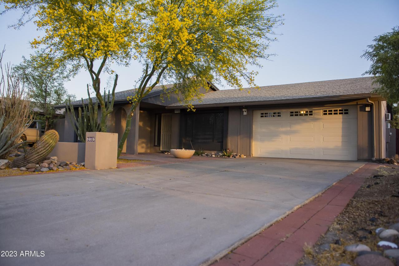 9015 W Clarendon Ave., Phoenix, AZ 85037